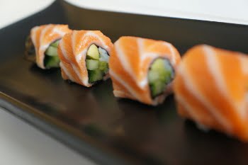 Den friske lakserullen: Din enkle guide til perfekt hjemmelaget sushi!